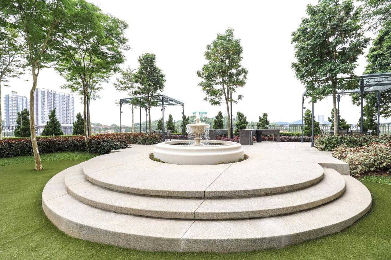 Peaceful Studio W Pool For 3 Pax - Seri Kembangan Exterior photo